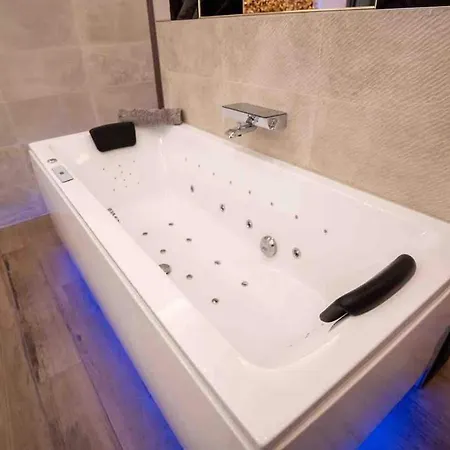 Oluxuxy49 - T3 De Prestige, Place Du Ralliement, 2eme 3eme Et 4eme Etage Sans Ascenseur Appartement