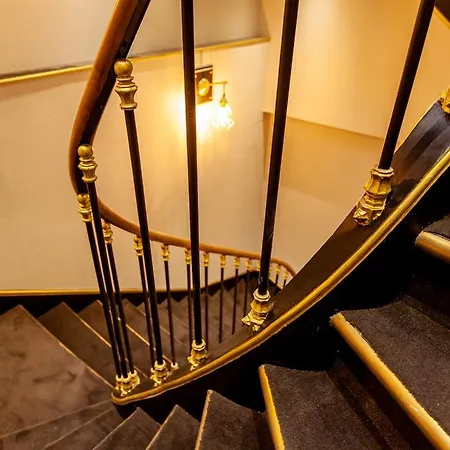 Oluxuxy49 - T3 De Prestige, Place Du Ralliement, 2eme 3eme Et 4eme Etage Sans Ascenseur