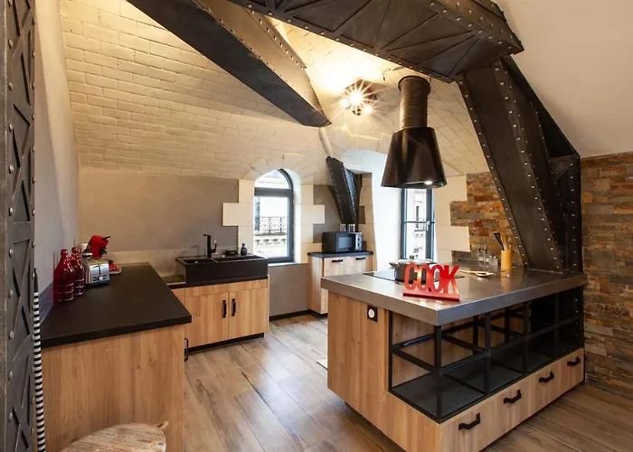 Oluxuxy49 - T3 De Prestige, Place Du Ralliement, 2eme 3eme Et 4eme Etage Sans Ascenseur * Ανζέρ