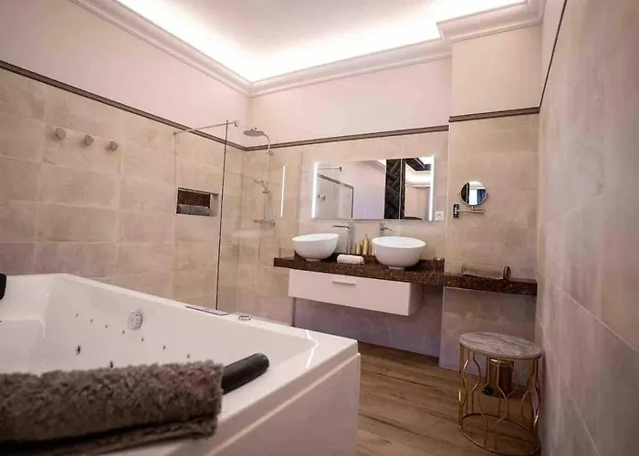 Oluxuxy49 - T3 De Prestige, Place Du Ralliement, 2eme 3eme Et 4eme Etage Sans Ascenseur *